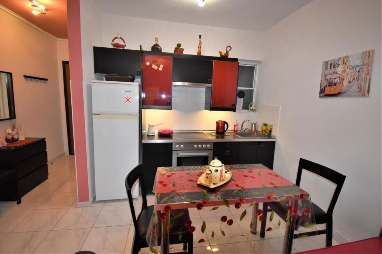 Lovely Studio Apartment In Loutraki, Greece Εξωτερικό φωτογραφία